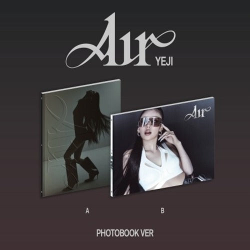 YEJI van ITZY AIR Photobook Version album