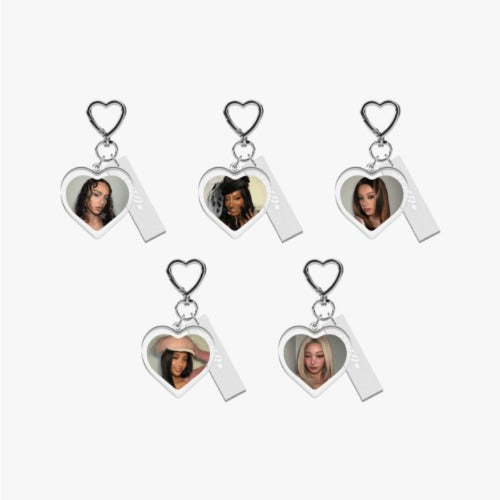 KATSEYE - WILD - RANDOM SELFIE ACRYLIC KEYRING